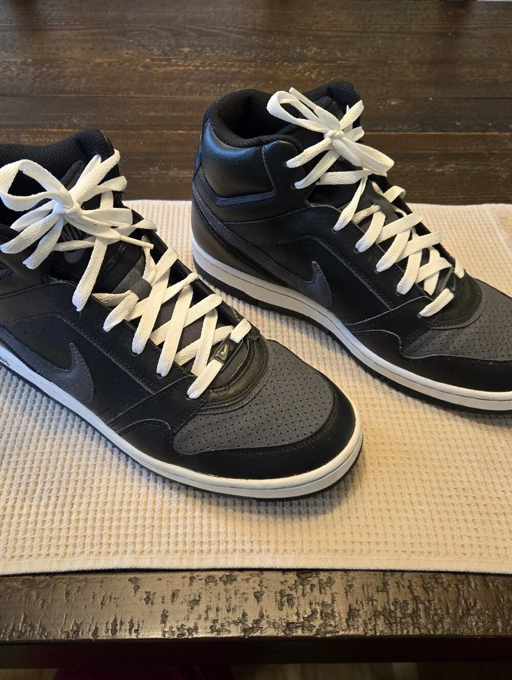 Nike Men’s Black High-Top Sneakers, Size 11